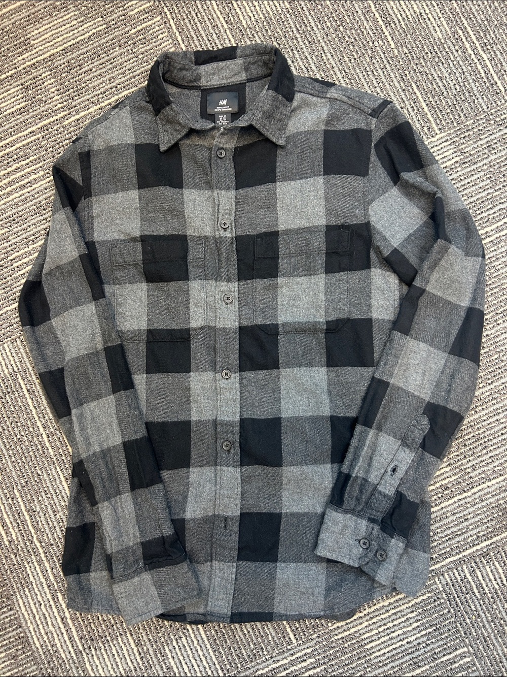 H&M Men's Black & Gray Check Flannel Button-Down Shirt